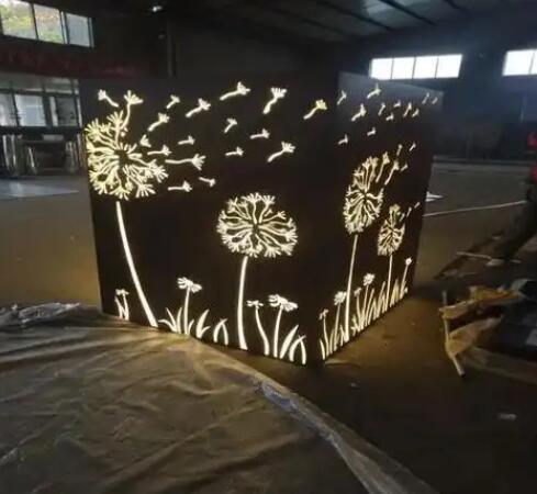 八宿耐候钢灯箱